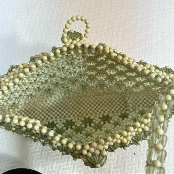 ❤️SOLD❤️Vintage Hand made Green/Beige Beaded Shoulder bag - Picture 5 of 11
